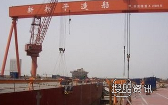 扬子江船业16000吨海工驳下水