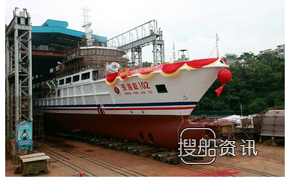 “东海救102”船下水
