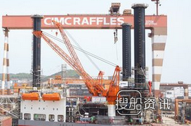 中集来福士的双钻塔钻井平台上甲板完成下水