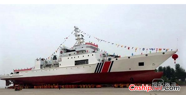 我国自行式液压模块运输车成功运送海警船