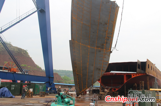 中江船业三峡水库管理工作船主船体分段全部合拢