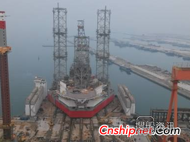 中集来福士JU2000E自升式平台下水