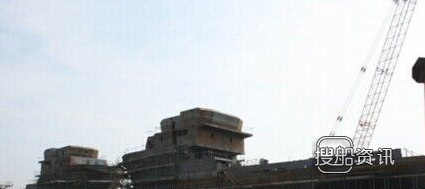 烟台打捞局船厂2艘操锚拖船下水