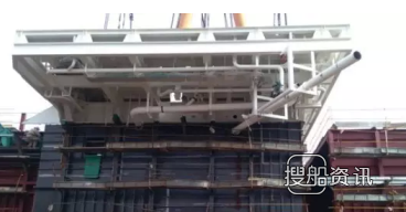 外高桥造船首个CJ46型平台钻台总组完成焊接