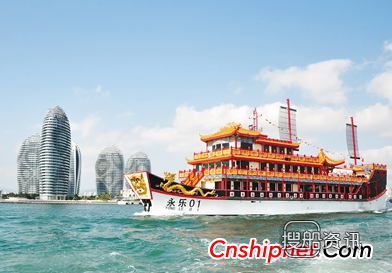 海南省首艘海上观光仿古船试航