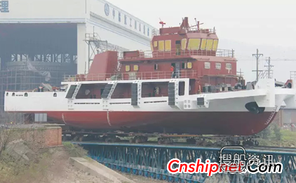 川东船舶4000匹马力拖轮（渝救援113）下水