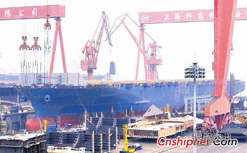 外高桥造船首制18000TEU箱船全船贯通