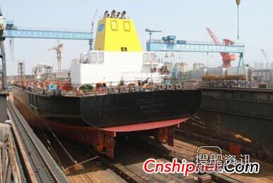 大连中远船务2.2万吨成品油轮下水