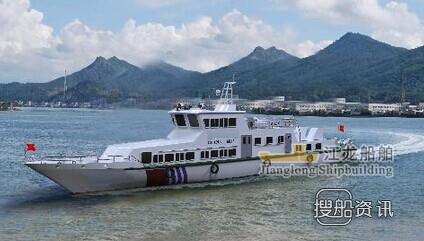江龙船舶33.52米钢铝公安巡逻船顺利合拢