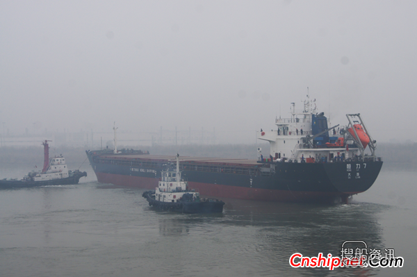 海通海工1.5万吨级散货船“恒力7”轮试航