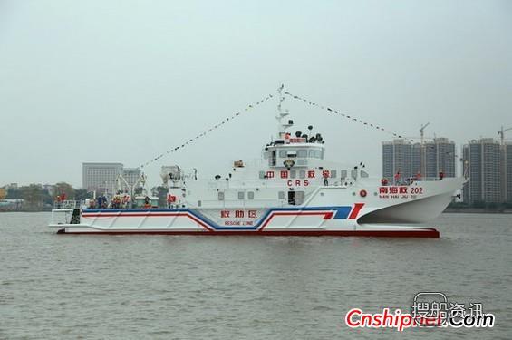 英辉南方一艘近海快速救助船下水