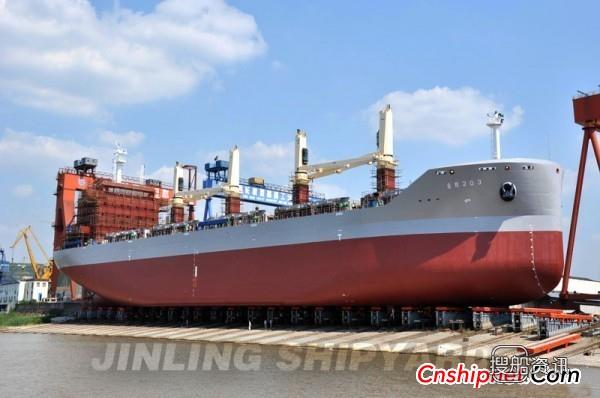 金陵船厂35000吨-3号散货船下水