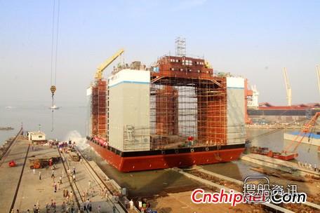 口岸船舶5000T半潜驳船TKG003下水