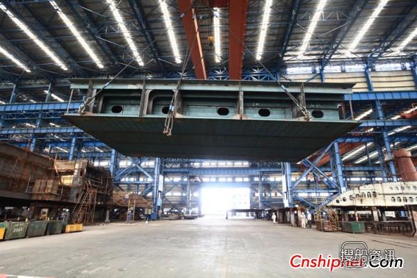 中海工业江苏万箱船建造成功脱胎转型