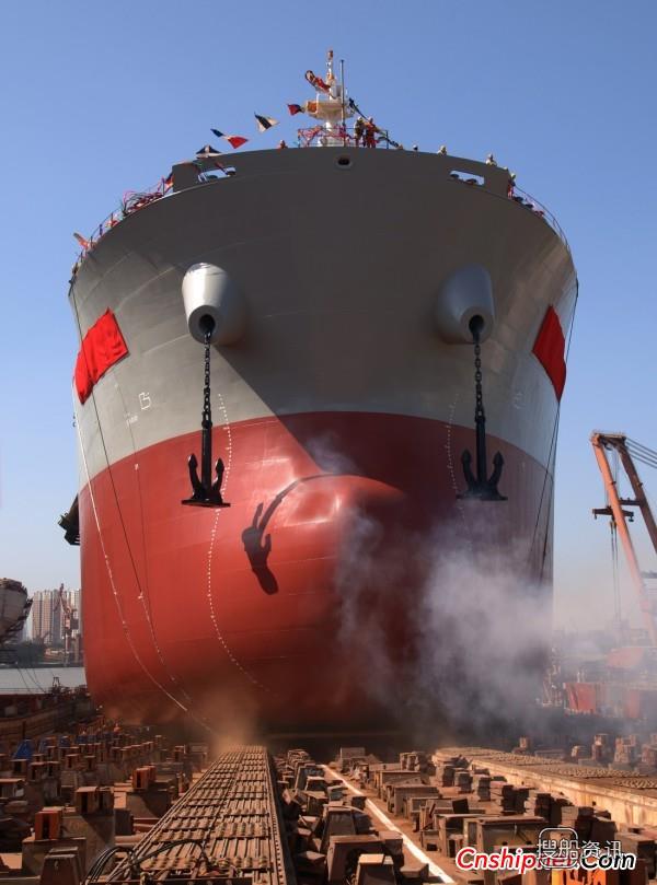 沪东中华76000吨14号散货船下水