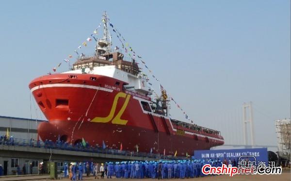 镇江船厂84.8M 多用途起锚供应船下水
