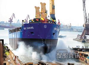 新港船舶重工14000吨16号船顺利下水