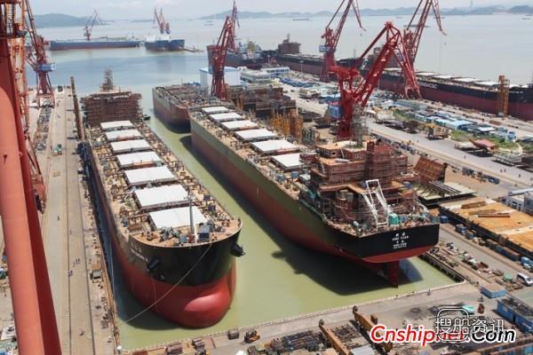 龙穴造船2艘8.2万吨散货船相继出坞