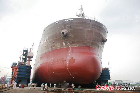 广东中远船务57000吨散货船（N345）下水
