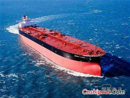 汕头造船厂6500吨油轮下水