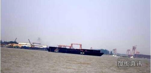 海润船业1艘新建驳船下水