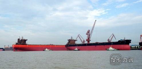 新时代造船2艘17.6万吨级散货船出坞