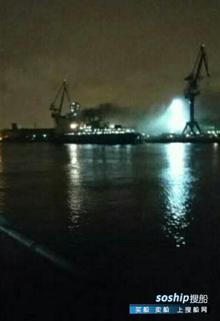 俄罗斯一艘在建破冰船起火