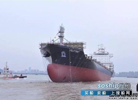 扬子鑫福一艘1800TEU集装箱船下水