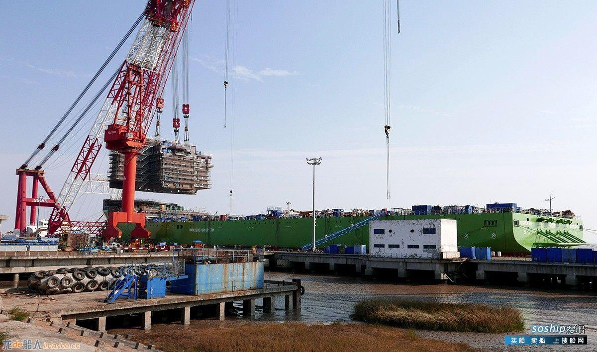 启东中远海运海工风车安装船完成主船体下水、生活区模块吊装
