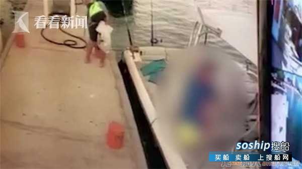 游艇加油后突然爆炸 船上男子烧成火球被炸飞