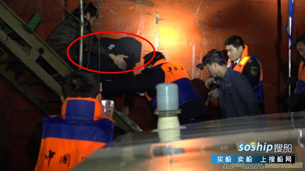 船员滚落楼梯昏迷 射阳海事冒雨出海救援