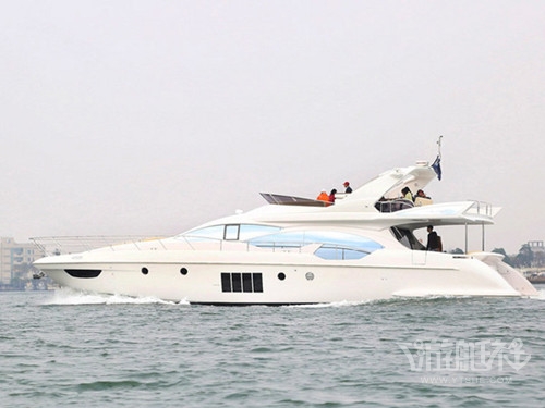 暖暖稳重的绅士 Azimut 70游艇 尊荣呈现海上优雅稳重绅士形象