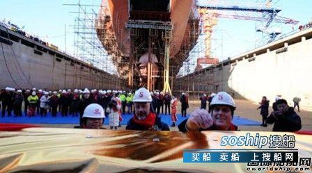 中航威海3100米车道高端客滚船首制船下水