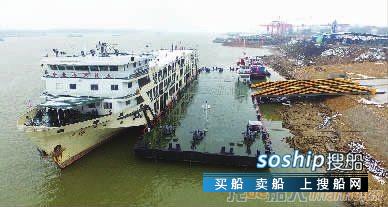 滚装船舶首入湘江