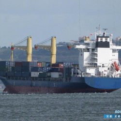 目前最大的集装箱船 出售1900箱集装箱船