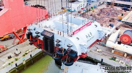 马尾造船为江科大建造浮式防波堤下水
