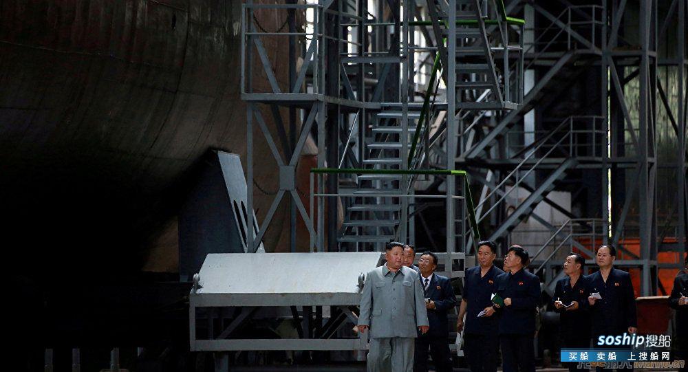 金正恩视察朝鲜新建造潜艇