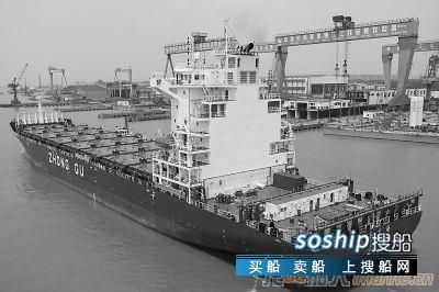 金陵船厂1900箱集装箱船试航归来