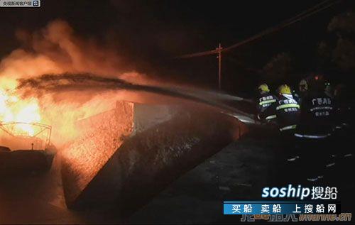 广西一载有10吨柴油私人船突发大火 引燃靠岸渔船