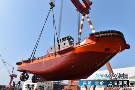 镇江船厂一艘6000hp全回转顺利吊装下水