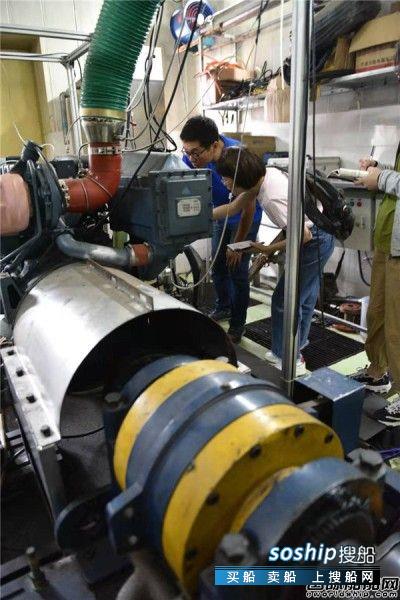 国内首艘甲醇燃料动力船艇“江龙号”试航调试