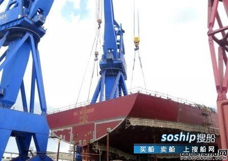 沪东中华新38000吨双相不锈钢化学品船首制船完成艉甲板贯通