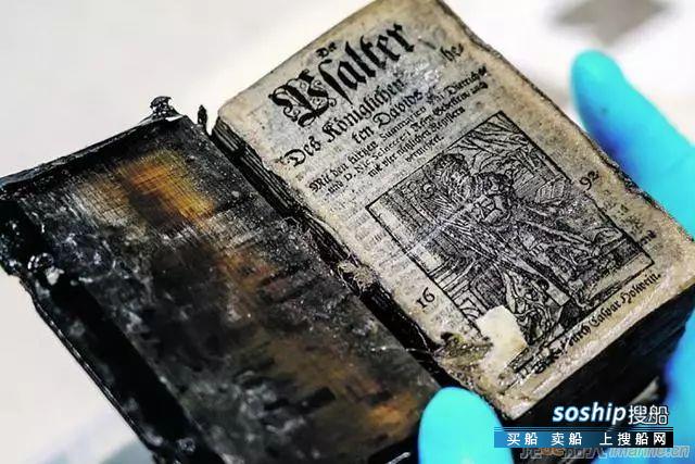俄考古学家在300年前沉船中发现保存完好书籍