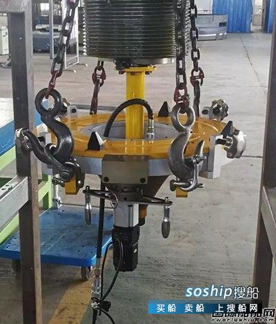 大连中远海运川崎舵杆螺母自动化旋入装置首创使用成功