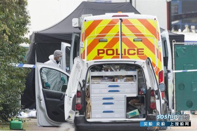 英国藏尸卡车首批遗体被运出：身份确认仍需时间