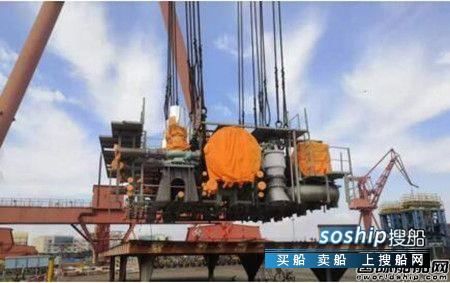 沪东中华FSRU首制船首个大型单元顺利吊装