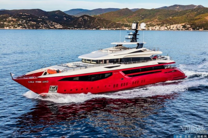 Mondomarine 50米订制超艇 的鲜红色船壳