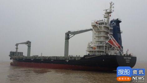 扬子江船业交付两艘集装箱船