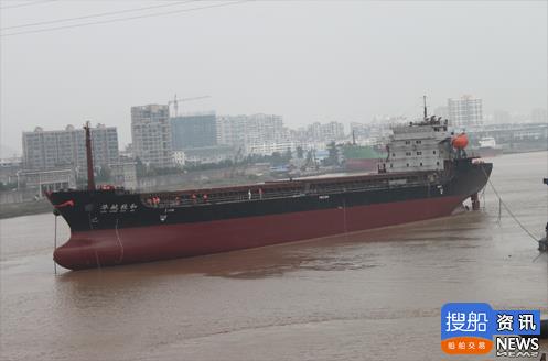 方圆造船建造9000吨散货船下水