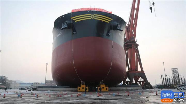 渤船重工建造21万吨18号船顺利下水